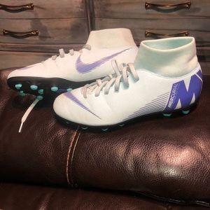 Nike ladies 7.5 soccer cleats